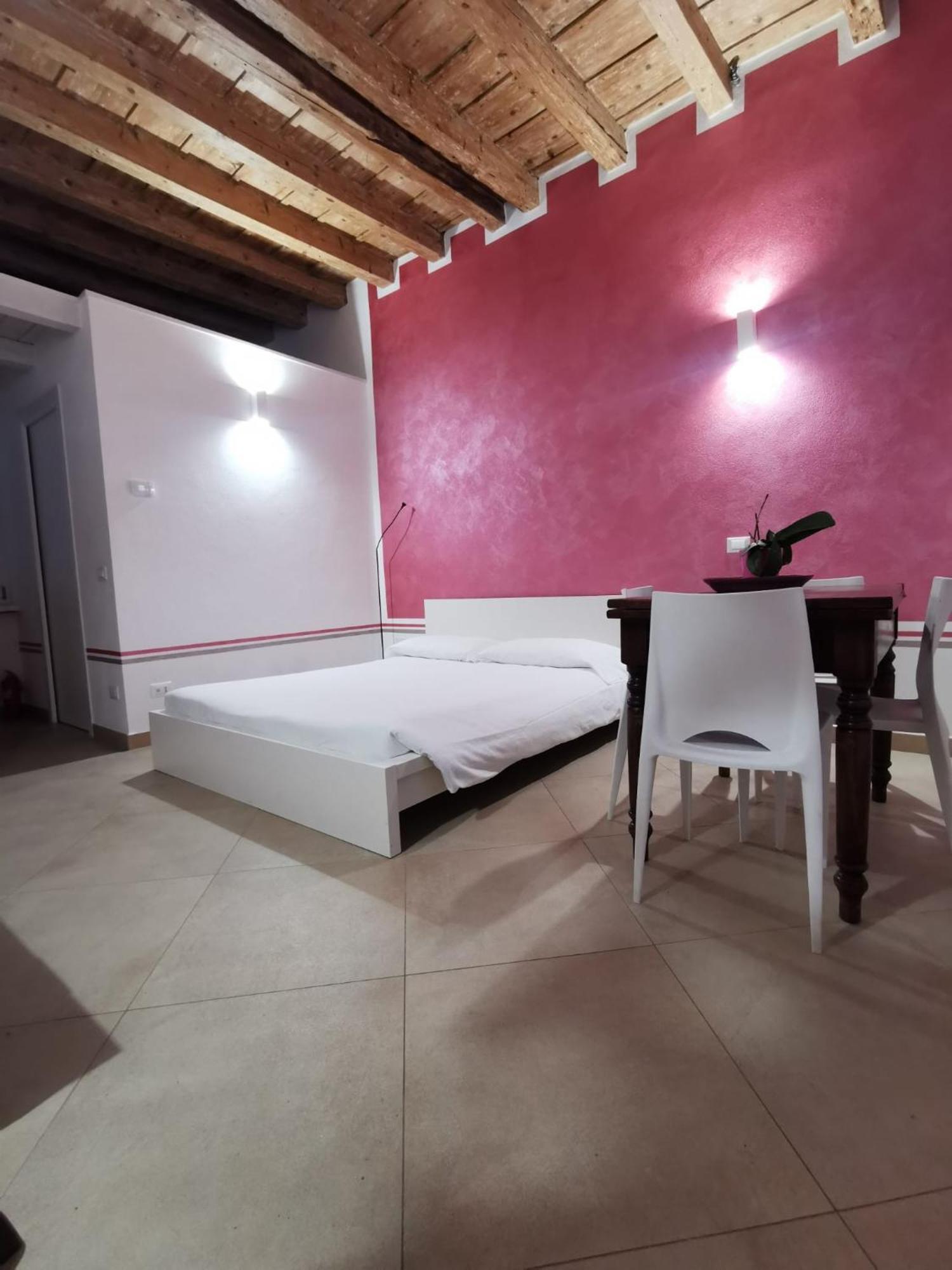 ברגמו Flora Inn, Super Sweet Studio - Centro מראה חיצוני תמונה